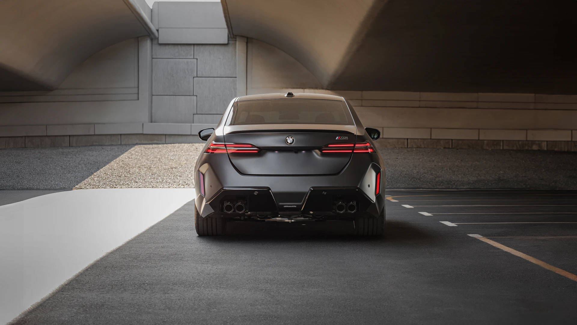 BMW M5 2024 - Sedan Car thumbnail NaN